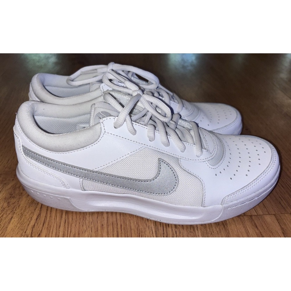 NIKE ZOOM COURT LITE 3 TENNIS SHOES SNEAKERS WOMENS SZ 8 1/2 DH1042 101 WHITE